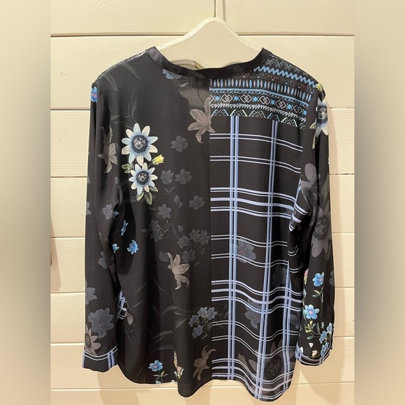 TRICOTTO blue Florals blouse size XL - Picture 8 of 8